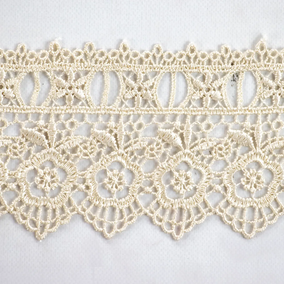 PIZZO MACRAME CON PASSANASTRO